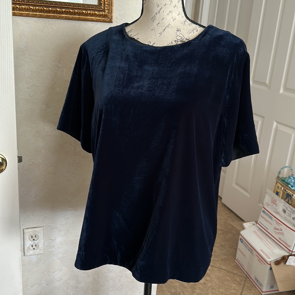 Dallia XL midnight blue velvet soft silky with two snaps on the back of the neck